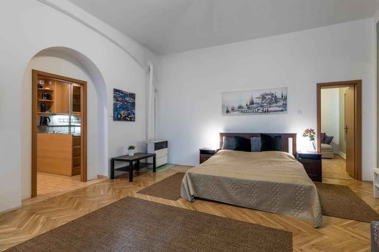 Apartmán Spacious 3 Bedroom In The Heart Of Praha