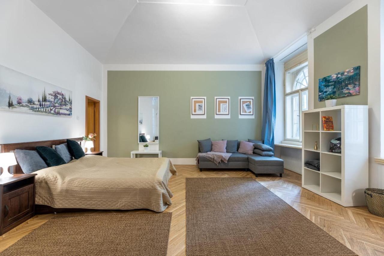 Spacious 3 Bedroom In The Heart Of Apartmán Praha