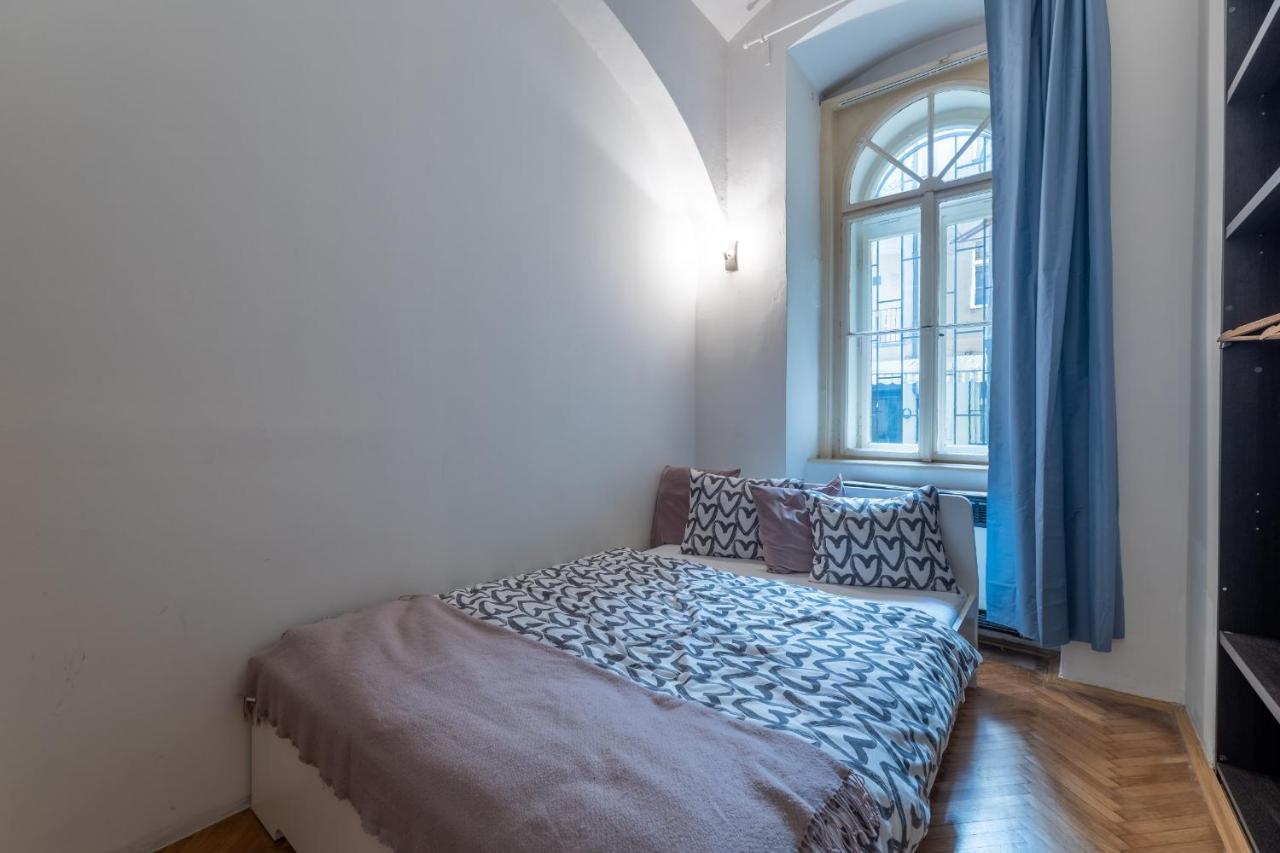 Spacious 3 Bedroom In The Heart Of Praha