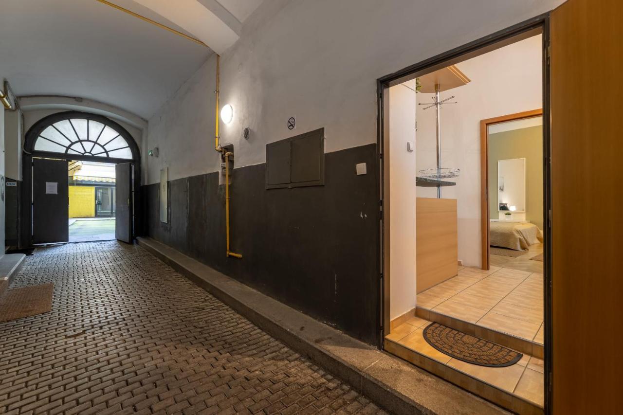 Spacious 3 Bedroom In The Heart Of * Praha